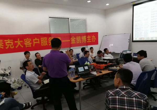 隨您所想！為您而動(dòng)！服務(wù)贏得未來(lái)，服務(wù)日，我們?cè)谛袆?dòng)！